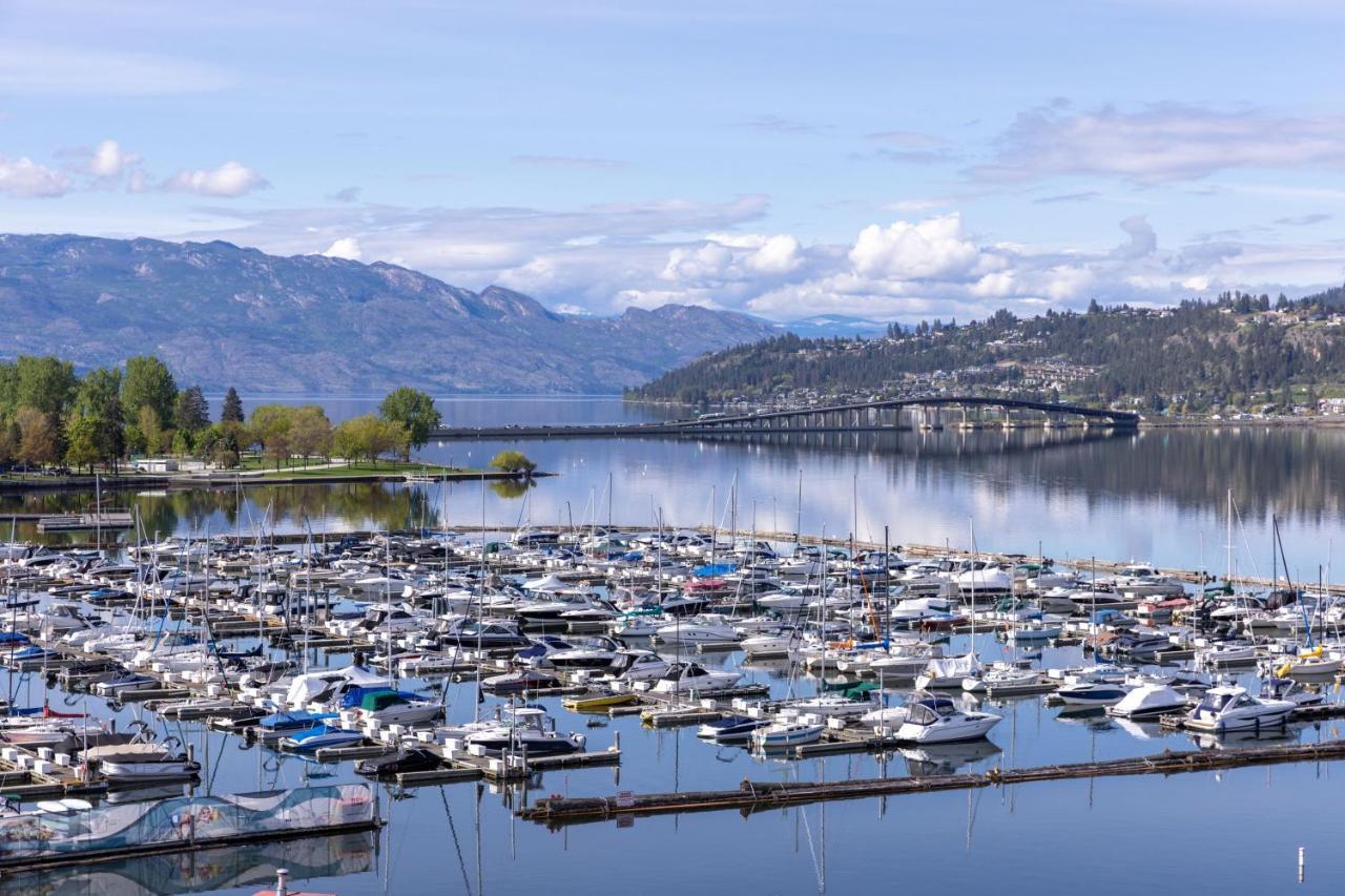 Delta Hotels By Marriott Grand Okanagan Resort Kelowna Exterior photo