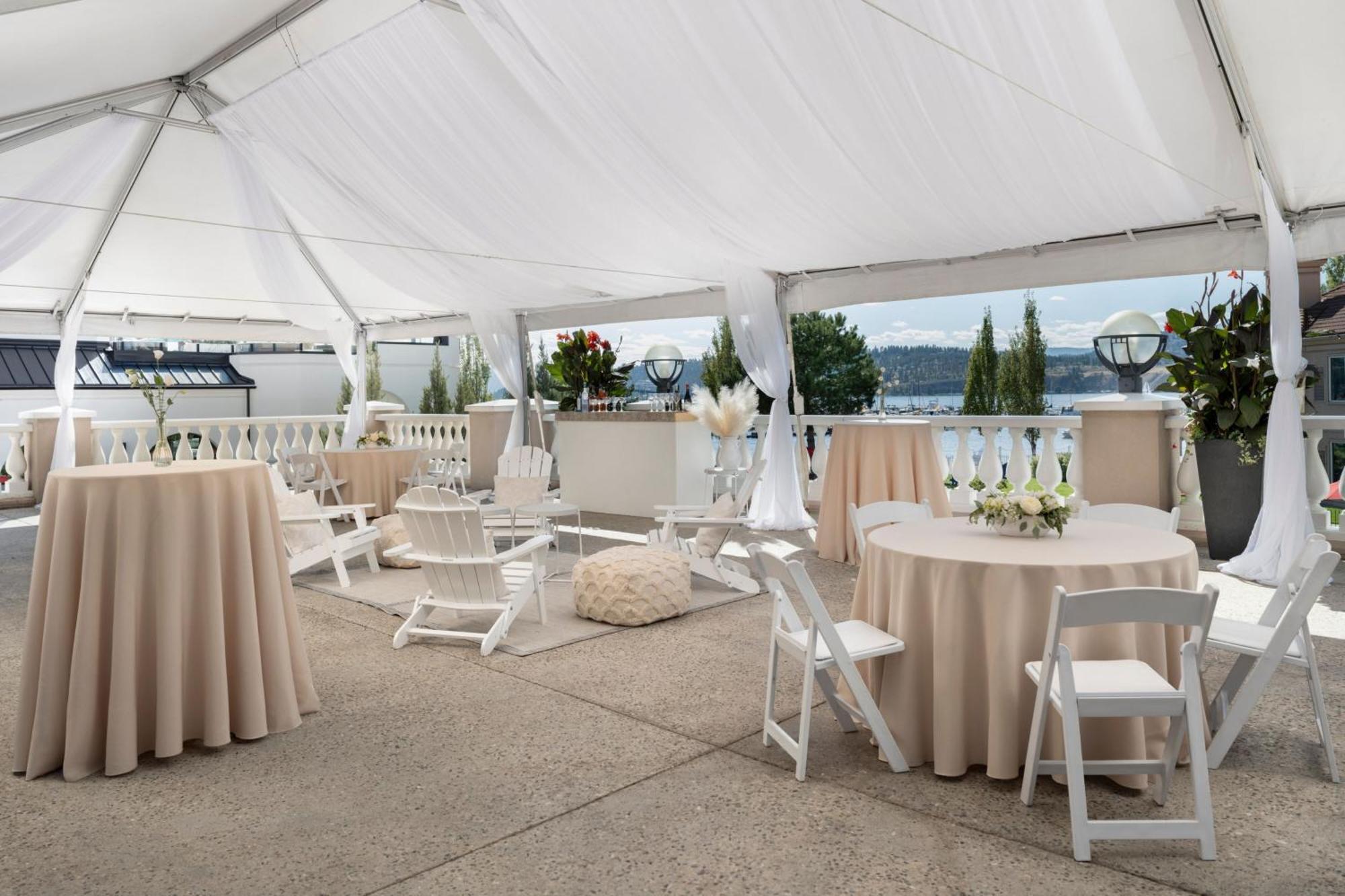Delta Hotels By Marriott Grand Okanagan Resort Kelowna Exterior photo