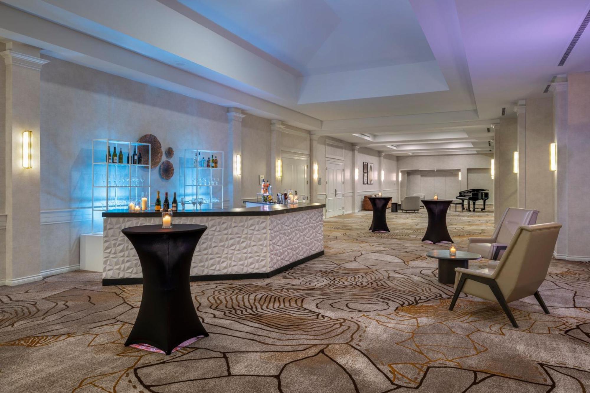 Delta Hotels By Marriott Grand Okanagan Resort Kelowna Exterior photo