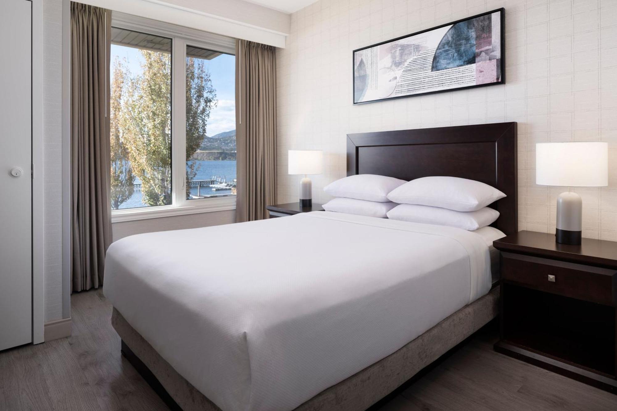 Delta Hotels By Marriott Grand Okanagan Resort Kelowna Exterior photo