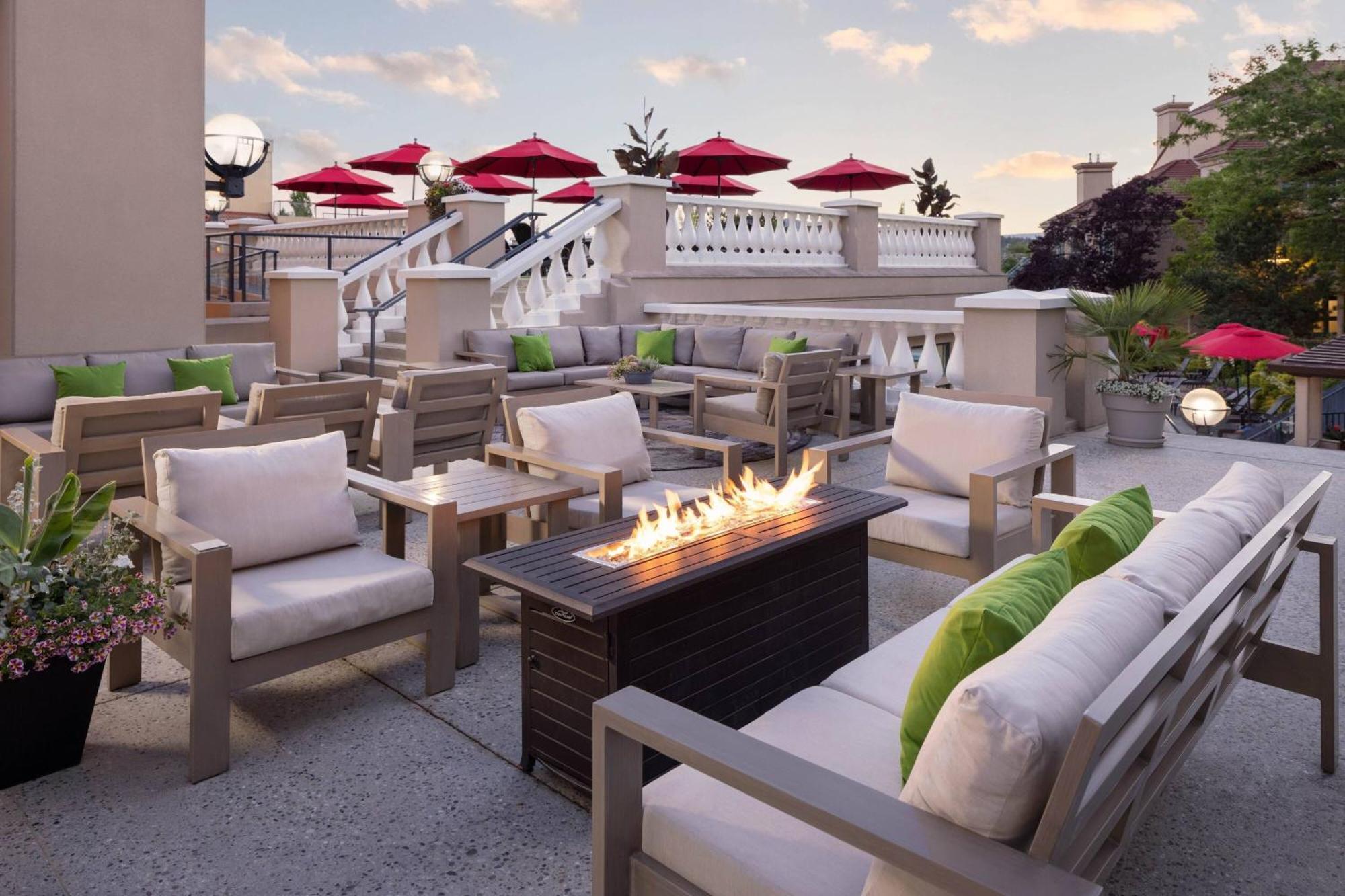 Delta Hotels By Marriott Grand Okanagan Resort Kelowna Exterior photo